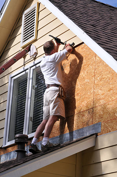 Affordable siding repair and maintenance services in Castaic, CA